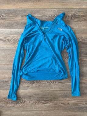 The North Face Summit Series Women's Blue 1/4 Zip Baselayer Pullover